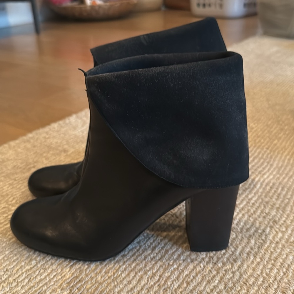 Pied Juste heeled black bootie size 40